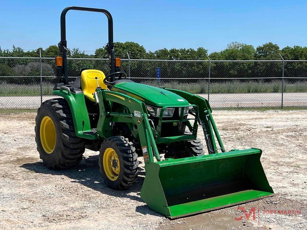 Main image John Deere 3032E