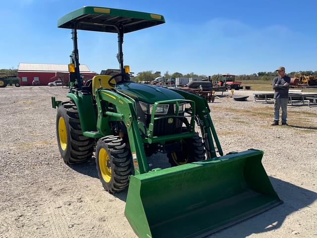 Image of John Deere 3032E equipment image 4