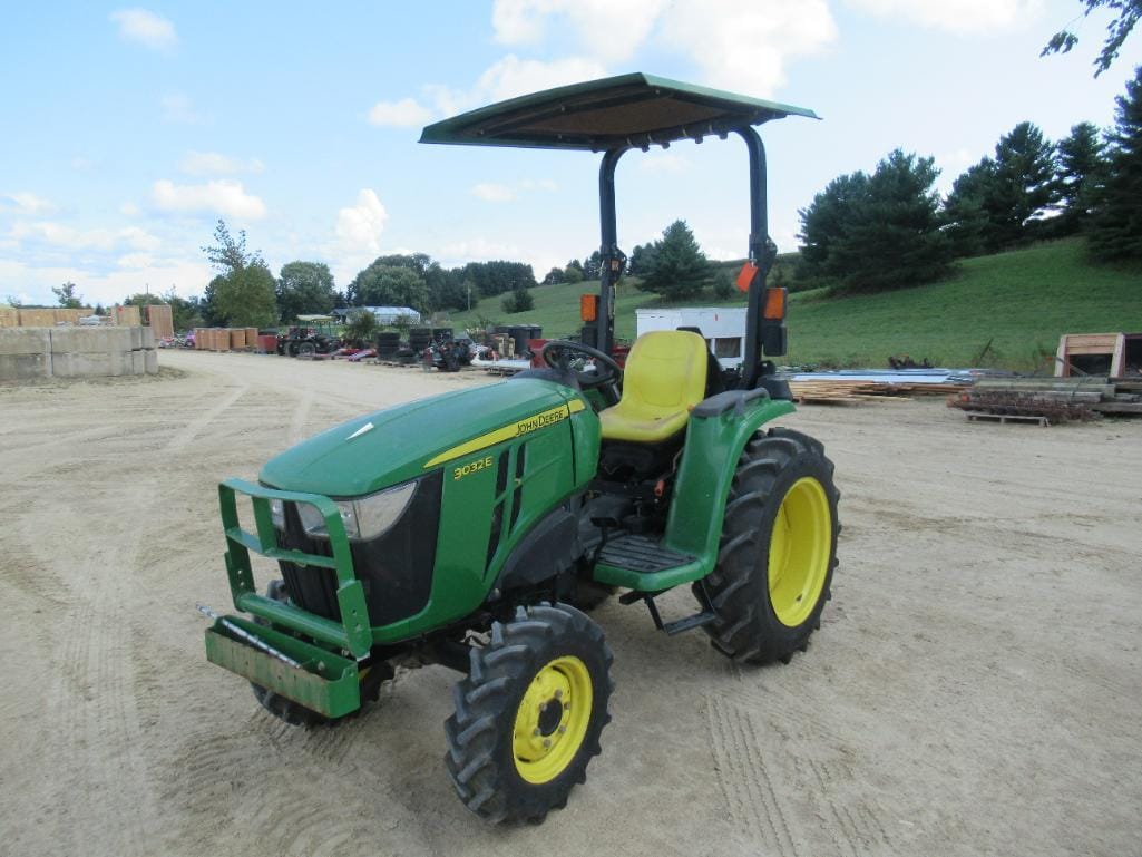 Main image John Deere 3032E