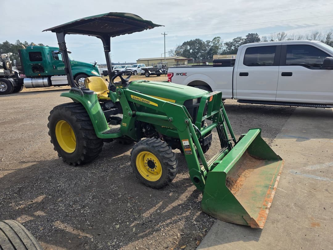 Image of John Deere 3032E Primary image