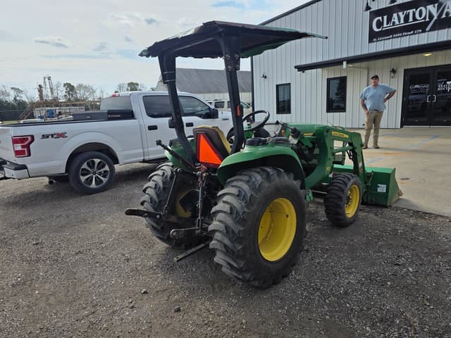 Image of John Deere 3032E equipment image 4