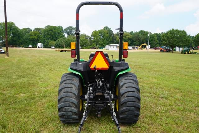 Image of John Deere 3032E equipment image 4
