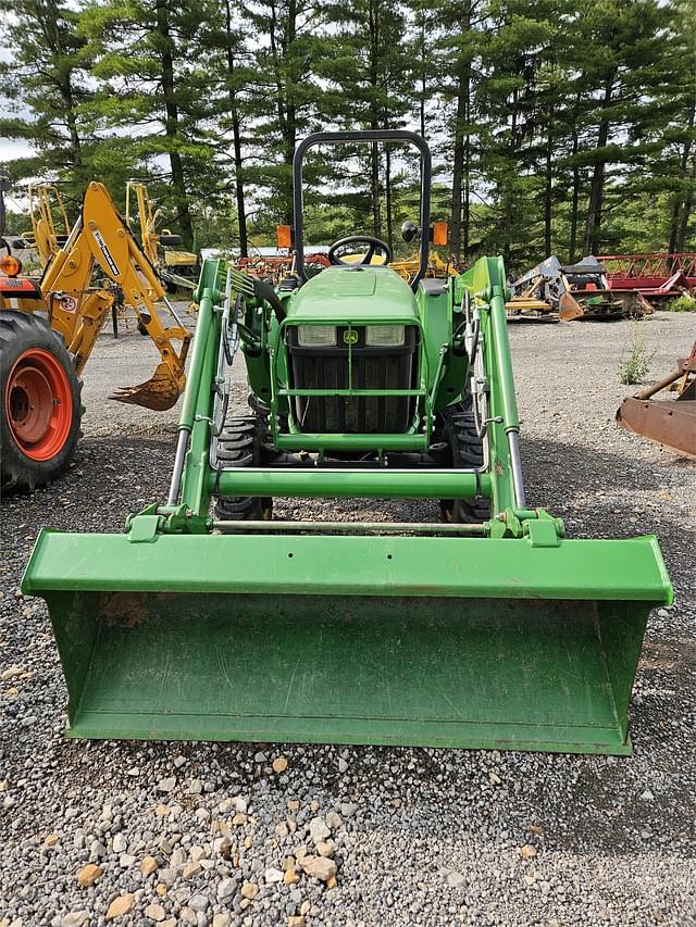 Image of John Deere 3032E equipment image 3