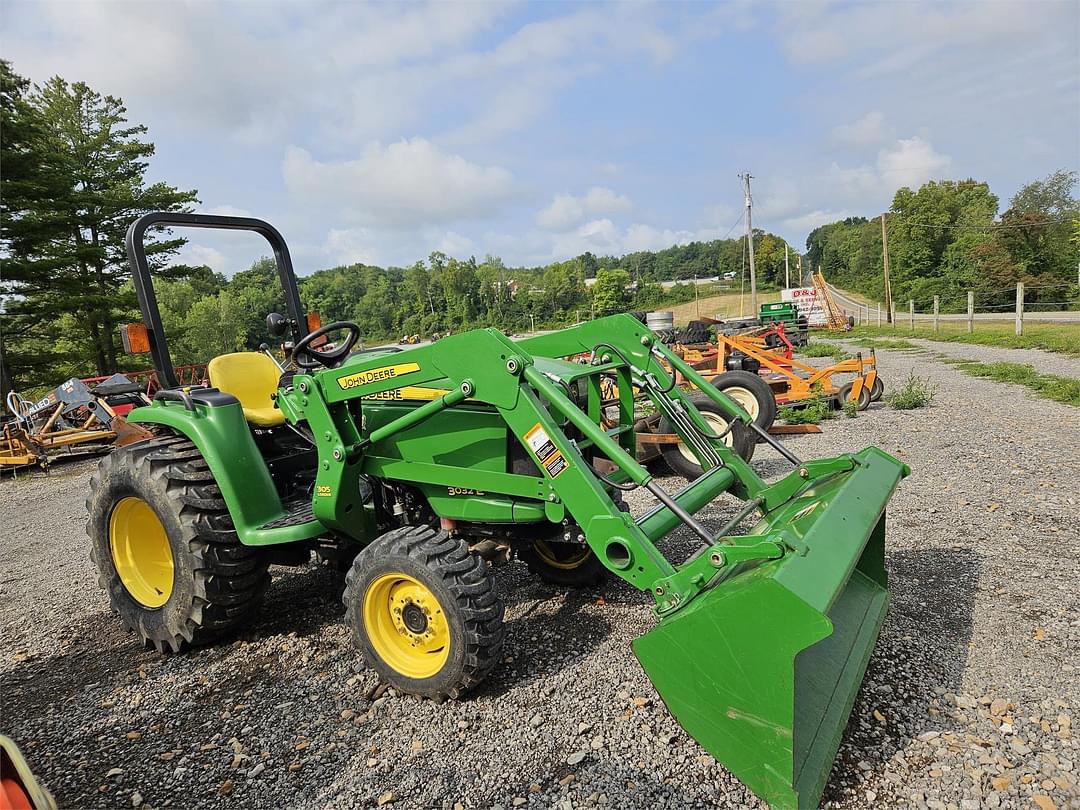 Image of John Deere 3032E Primary image