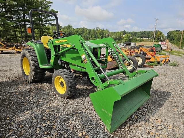 Image of John Deere 3032E equipment image 4