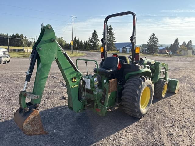 Image of John Deere 3032E equipment image 4