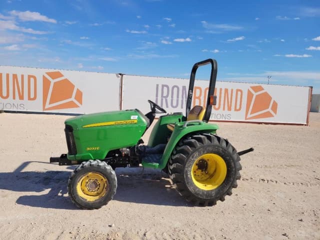 Image of John Deere 3032E equipment image 1