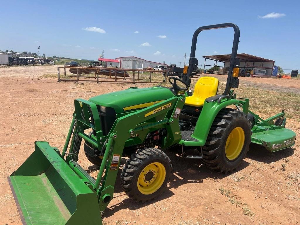 John Deere 3032E Equipment Image0