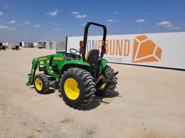 Image of John Deere 3032E equipment image 2