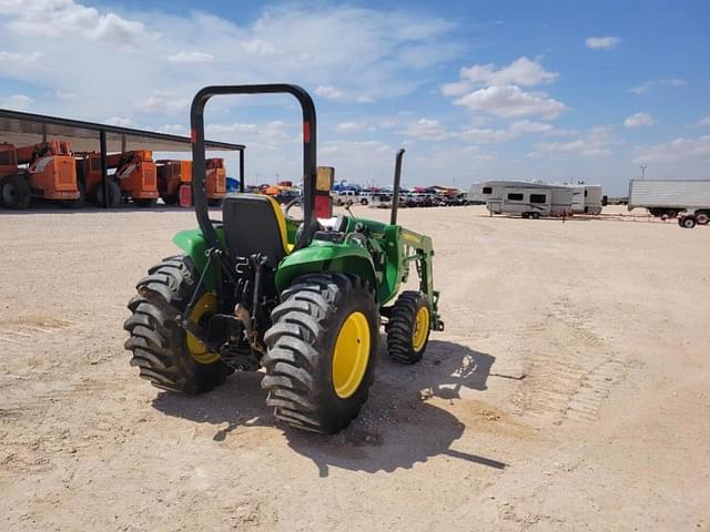 Image of John Deere 3032E equipment image 4