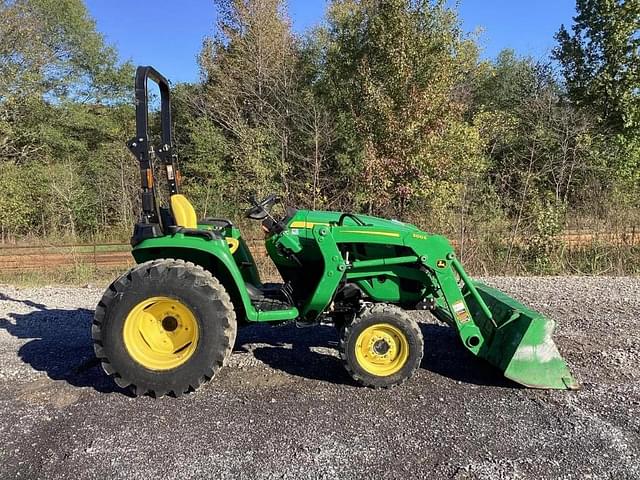 Image of John Deere 3032E equipment image 4