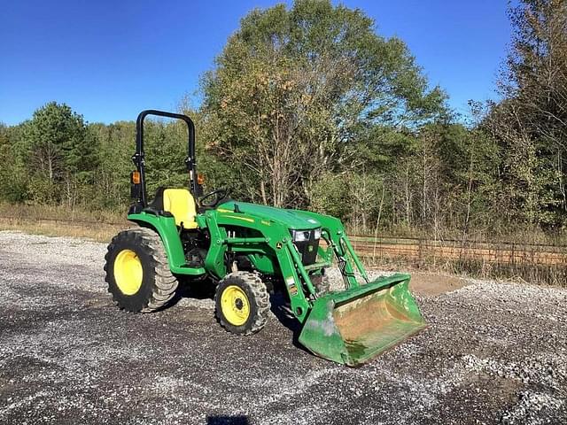 Image of John Deere 3032E equipment image 2