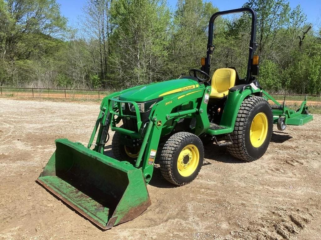Main image John Deere 3032E
