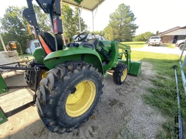 Image of John Deere 3032E equipment image 4