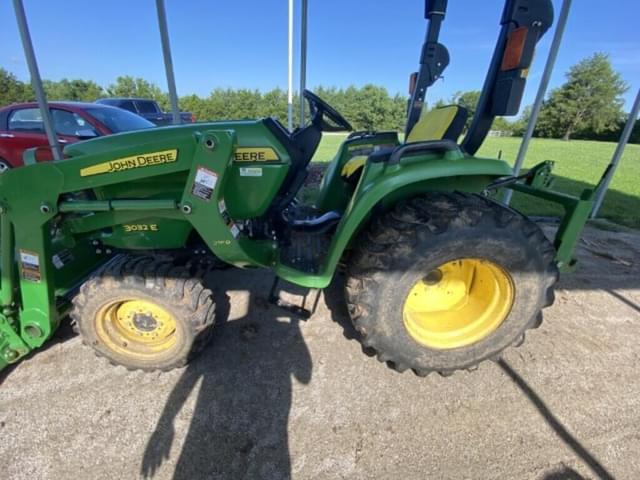 Image of John Deere 3032E equipment image 1