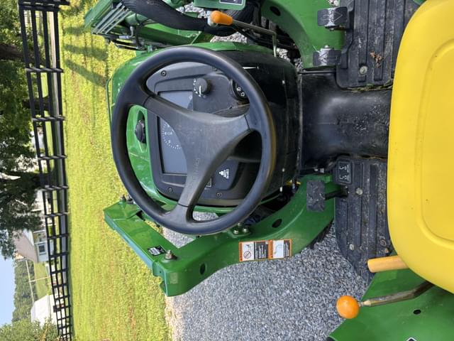 Image of John Deere 3032E equipment image 4