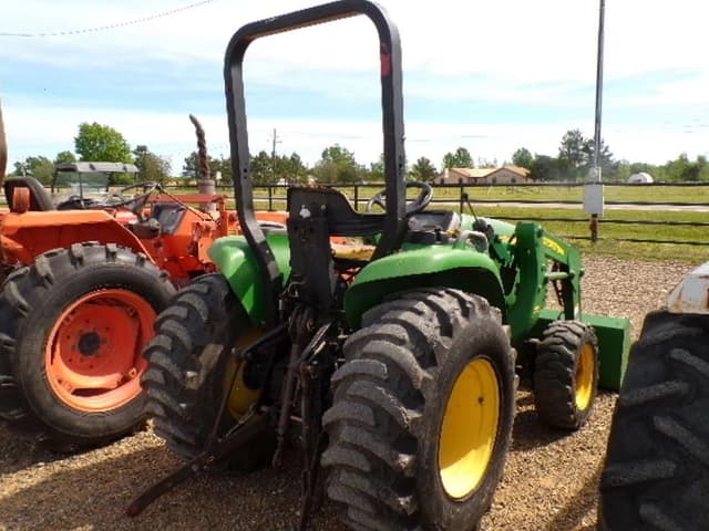 Image of John Deere 3032E equipment image 2