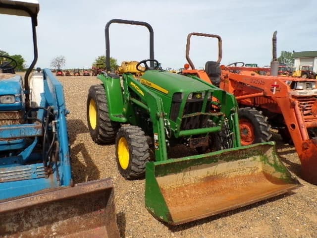 Image of John Deere 3032E equipment image 3