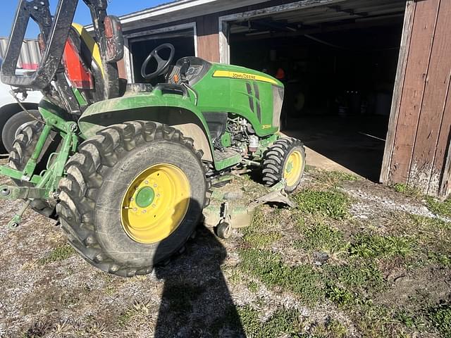 Image of John Deere 3033R equipment image 2