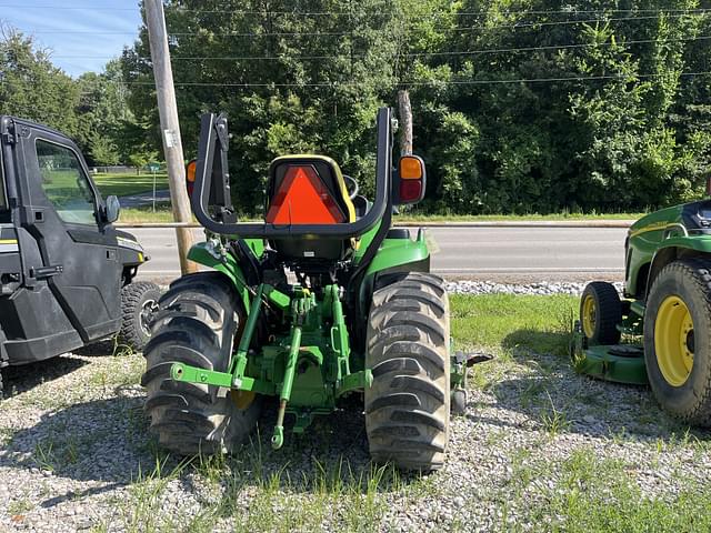 Image of John Deere 3033R equipment image 3
