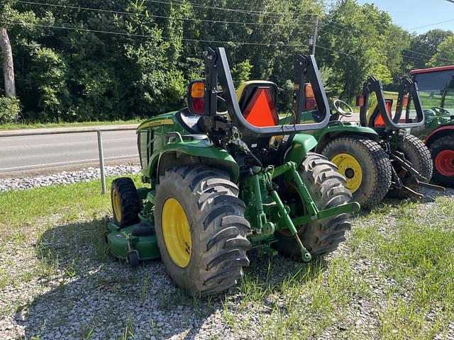 Image of John Deere 3033R equipment image 4