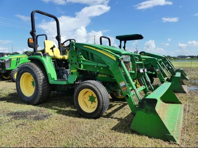 Image of John Deere 3033R equipment image 1