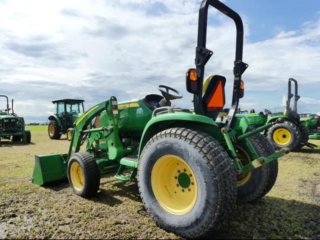 Image of John Deere 3033R equipment image 3