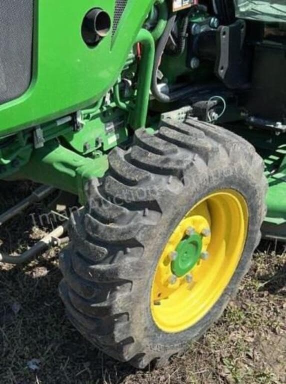 Image of John Deere 3033R equipment image 2