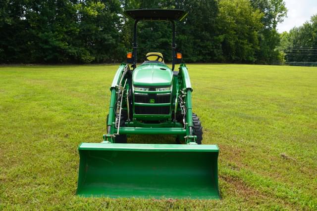 Image of John Deere 3033R equipment image 1