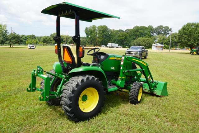 Image of John Deere 3033R equipment image 4