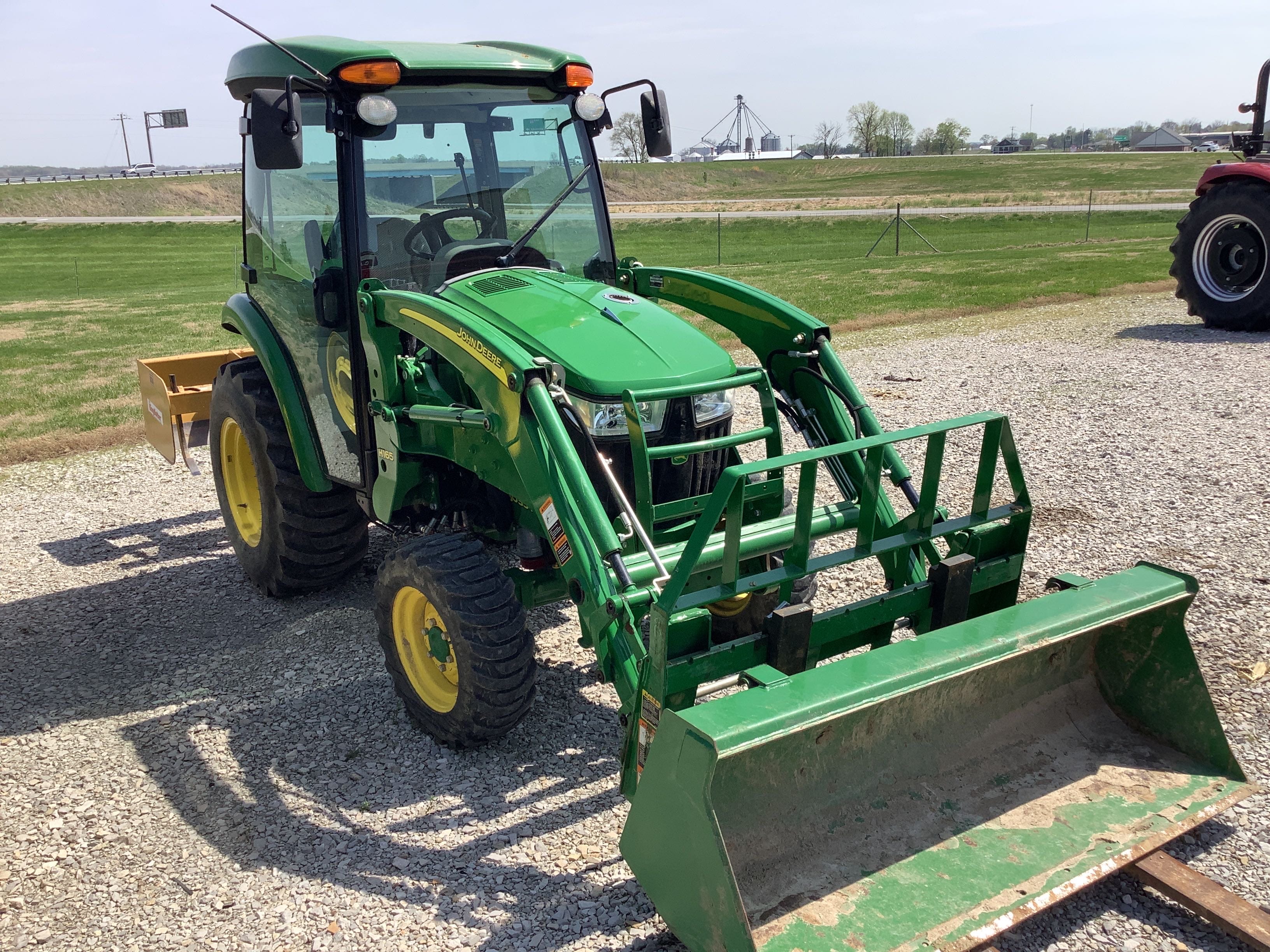 Main image John Deere 3033R