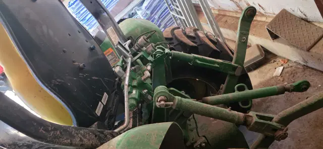 Image of John Deere 3033R equipment image 4