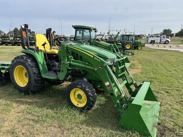 Main image John Deere 3033R