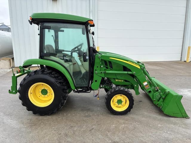 Image of John Deere 3033R equipment image 2