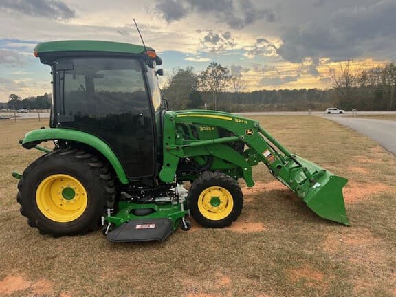Image of John Deere 3033R equipment image 2