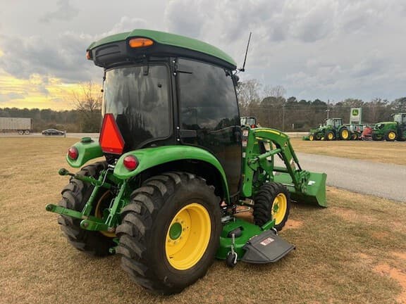 Image of John Deere 3033R equipment image 4