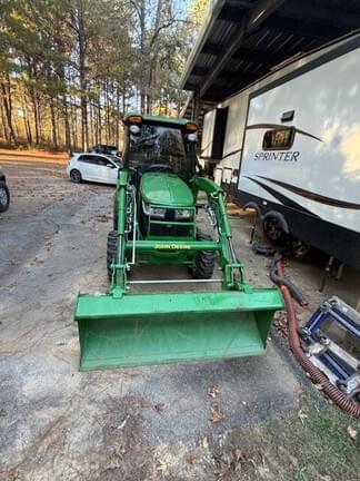 Image of John Deere 3033R Image 1