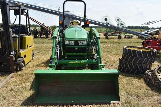 Image of John Deere 3033R equipment image 1