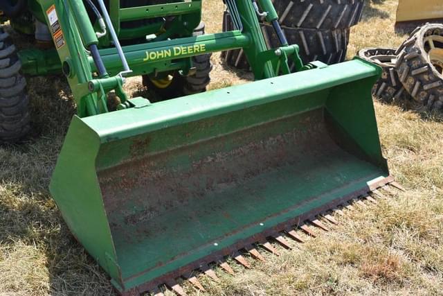 Image of John Deere 3033R equipment image 3
