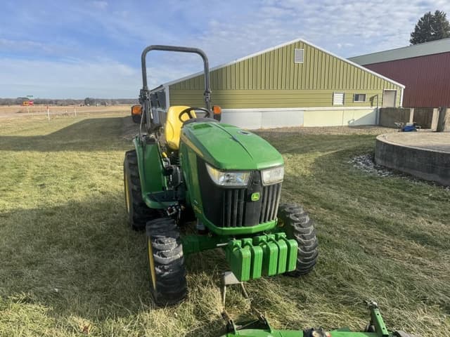Image of John Deere 3033R equipment image 2
