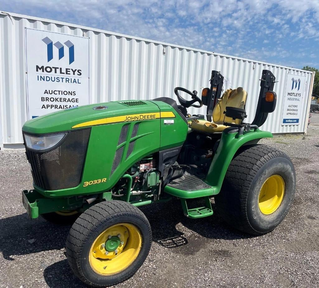 John Deere 3033R Equipment Image0