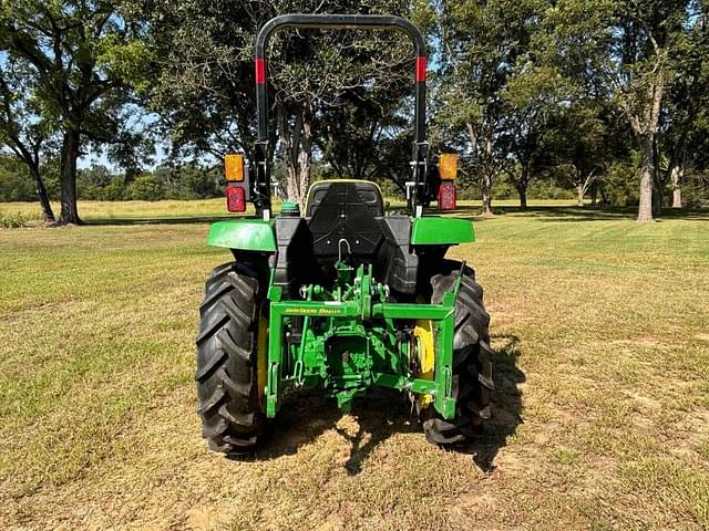 Image of John Deere 3035D equipment image 4