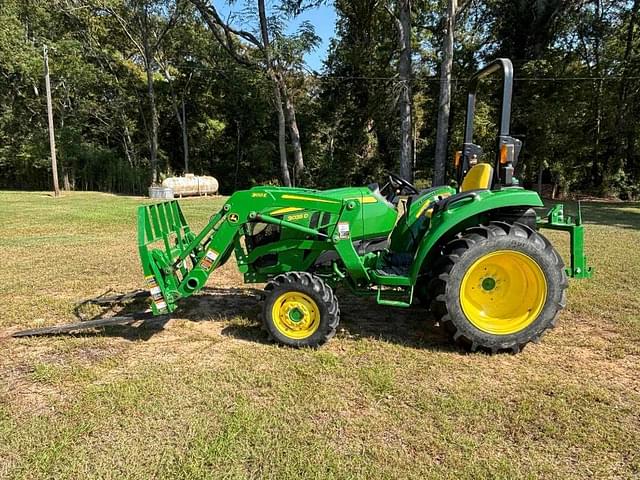 Image of John Deere 3035D equipment image 2