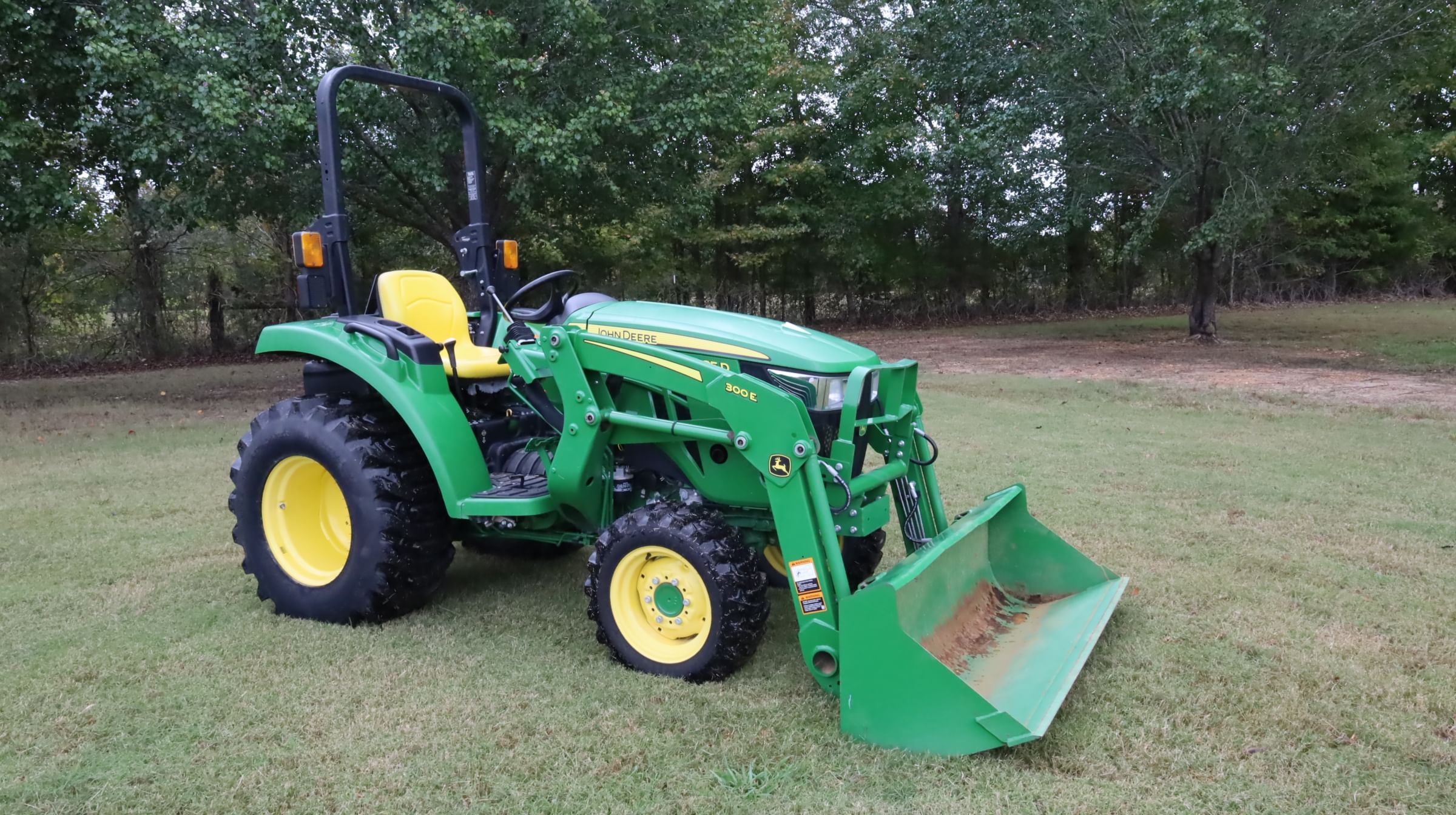 John Deere 3035D Equipment Image0