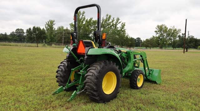 Image of John Deere 3035D equipment image 4