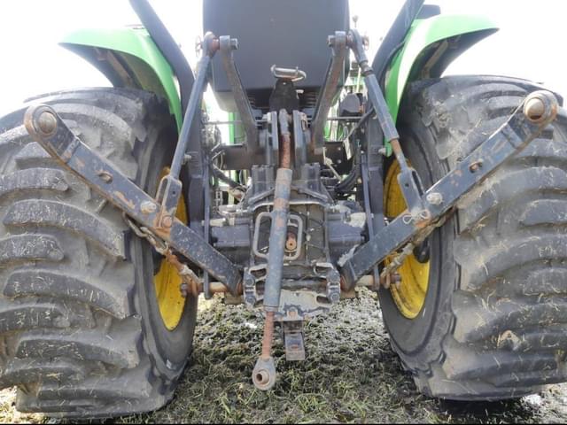 Image of John Deere 3038E equipment image 4