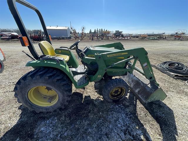 Image of John Deere 3038E equipment image 4