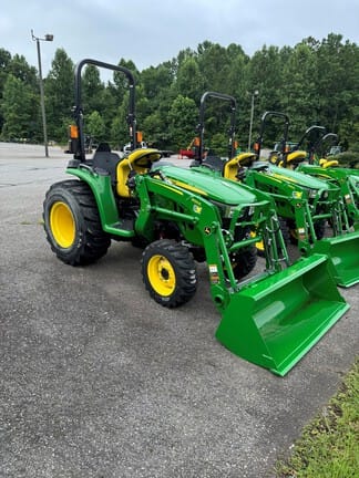 John Deere 3038E Equipment Image0