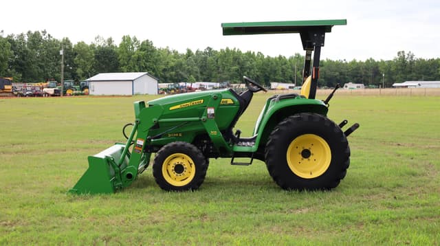 Image of John Deere 3038E equipment image 2