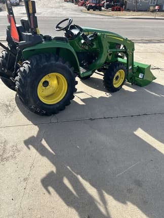 Image of John Deere 3038E equipment image 3